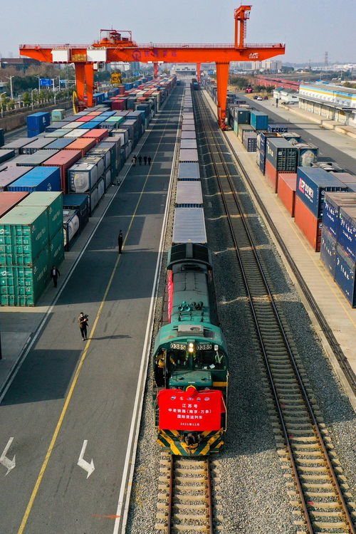 長三角地區(qū)首發(fā)中老鐵路國際貨運列車 集裝箱道路運輸助力區(qū)域經(jīng)濟一體化